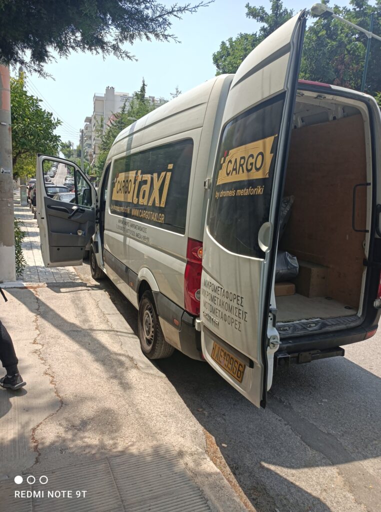 Μικρομεταφορές Μικρή μετακόμιση με φορτοταξί βαν στην Αθήνα με τη μεταφορική CargoTaxi.gr